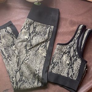 Fabletics snakeprint set size M, EUC